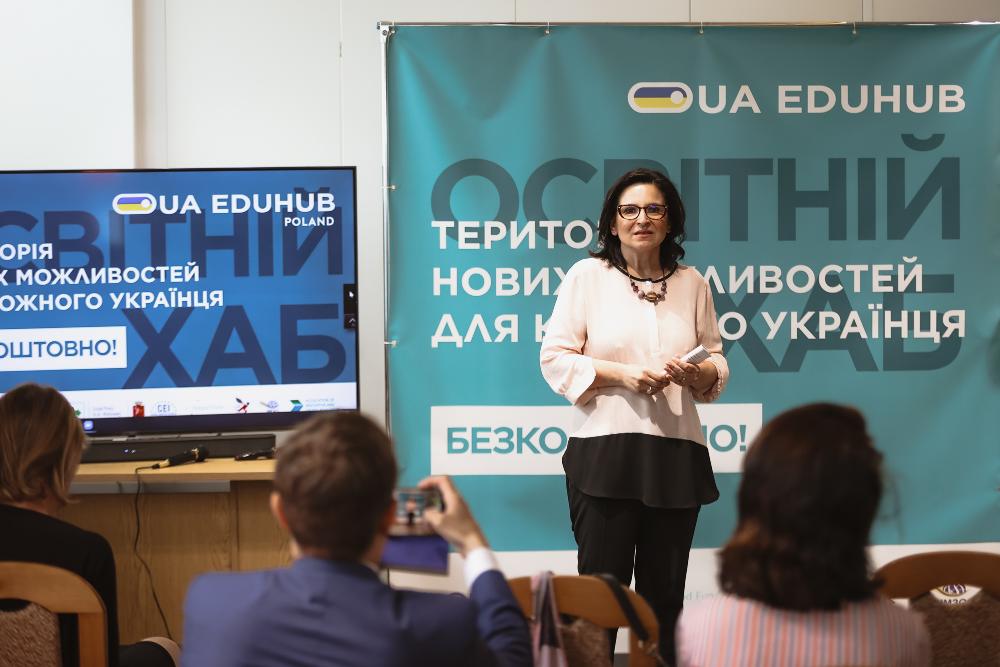 Zdjęcie galerii artykułu:  - Osoba przemawiająca podczas otwarcia Ukraińskiego Centrum Edukacji (5).jpg