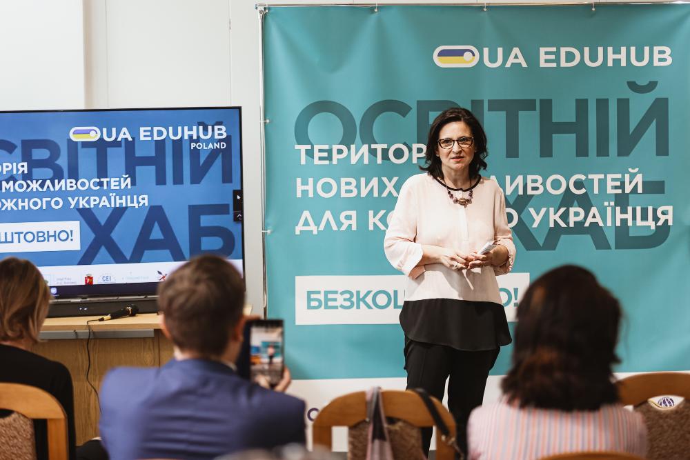 Zdjęcie galerii artykułu:  - Osoba przemawiająca podczas otwarcia Ukraińskiego Centrum Edukacji (6).jpg