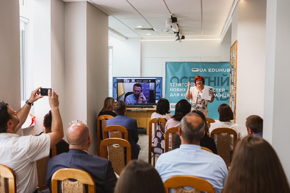 Zdjęcie galerii artykułu:  - Osoba przemawiająca podczas otwarcia Ukraińskiego Centrum Edukacji.jpg